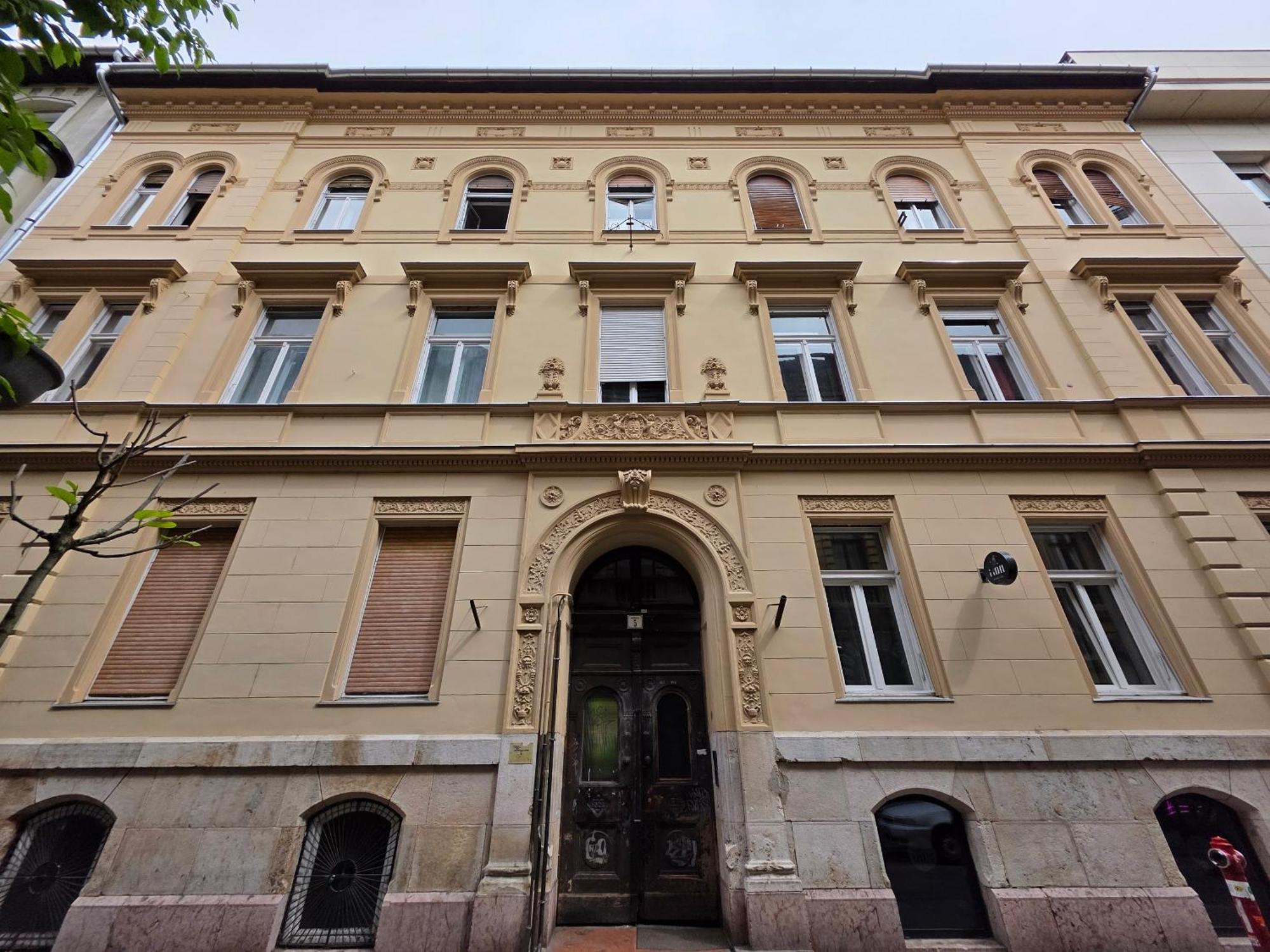 Artlovers' Flat - Kazinczy Street ブダペスト エクステリア 写真