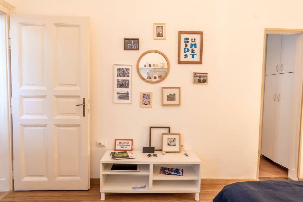 Artlovers' Flat - Kazinczy Street ブダペスト エクステリア 写真